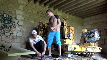 1404 amator sextape with sneaker boy outdoor