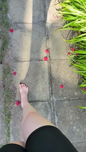Barefoot walk on crunchy dry leaves (ASMR)