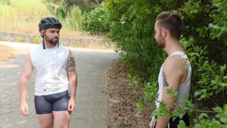 Fellatio, trójka, bez gumy, mężczyzna – publiczne, domowe nagranie amatorów uprawiających seks analny