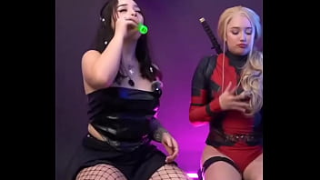 Retos Hot con fabii puffle KaraLove21G y Fungi witch  &iquest_Beso de tres o shot?  #osecaga #bashgirls #onlyg...