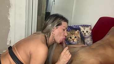 Negão gostoso socou forte no rabo da travesti safada