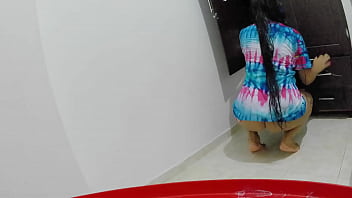 Puse camara casera para grabar a mi vecina sin que se de cuenta