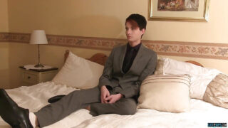 Gorąca akcja bez zabezpieczenia, podczas której nastolatkowie Aaron Aurora i Ethan White wymieniają się fellatio przed intensywnym seksem analnym i wytryskiem