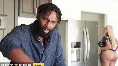 Kayla Ivy enceinte se fait bae Moriah Mills Fucks her Husbands Friend