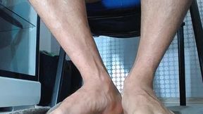 Muscular Guy Shows of Sexy Feet