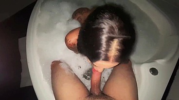 DEI GOSTOSO PRO MEU PATRÃO NA BANHEIRA DA CASA DELE ENQUANTO A ESPOSA TRABALHAVA- COMPLETO NO RED - LUANA PRADO