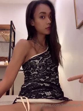 Sexy Asian tgirl