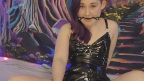 Estim plug in pussy