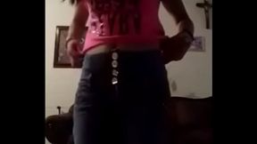 Rica reggetonera baila frente a c&aacute_mara
