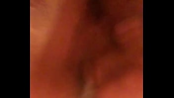 Me corro enviadole videos