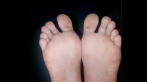 Ped0filo mostra patas modo diablo