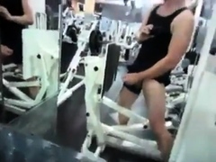 masturbandose en el gym