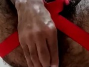 Flaco peludo se masturba muy rápido el ano