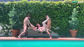 Amateur Studs Enjoy Outdoor Barebacking Orgy On The Pool