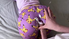 Stepsis rubs her ass on stepbros cock and slipped it in