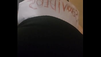 La presentaci&oacute_n modelo Dulce mami Bomb&oacute_n mostrando sus movimientos de cadera, sin pena anda ah&iacute_, mostr&aacute_ndose a todos i moviendose