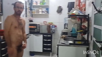 Transando com o Anthony na cozinha apos fazer o caf&eacute_. Um troca troca gostoso.