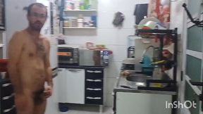 Transando com o Anthony na cozinha apos fazer o caf&eacute_. Um troca troca gostoso.