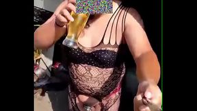 Sissydaniela tomando pipi