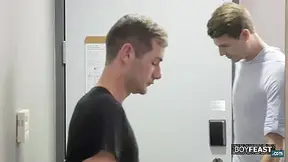 A Random Hotel Room Hook-up With Mason Vaugn And Dustin Romaine
