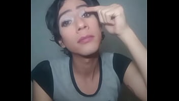 Realfemboii en secion de maquillaje linda