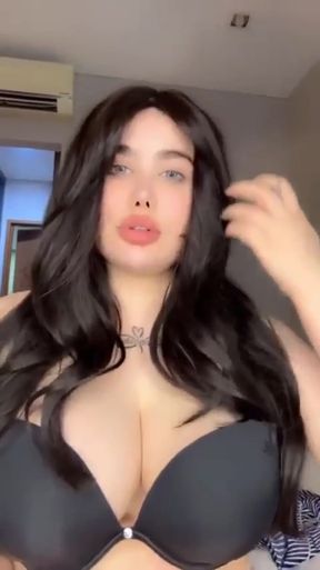 Big-assed Arab teen flaunts her tits and ass
