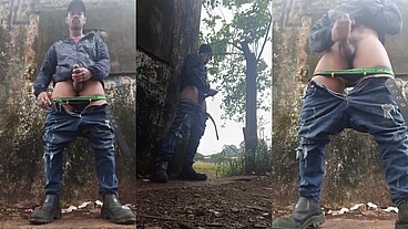 Punheta na casa abandonada