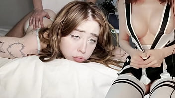 Rubia caliente termina cogiendo por error  y le llenan la cara de semen