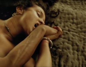 Indira Varma,Sarita Choudhury in Kama Sutra: A Tale Of Love (1996)