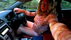 Crossdresser Kellycd2022 out for a drive down the lanes