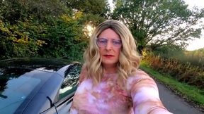 Crossdresser Kellycd2022 out for a drive down the lanes