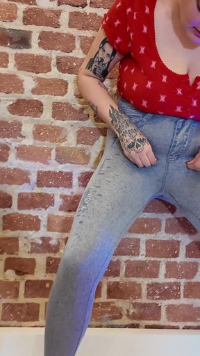 Rebeca Addams and Ana Spears Peeing on Jeans Show off