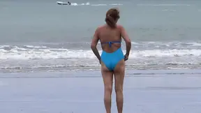 Young buck gets intimate with a beachside MILF