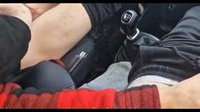 a random passerby got into the car and jerked off the taxi driver to cum!