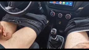 a random passerby got into the car and jerked off the taxi driver to cum!