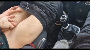 a random passerby got into the car and jerked off the taxi driver to cum!