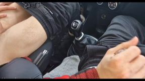 a random passerby got into the car and jerked off the taxi driver to cum!