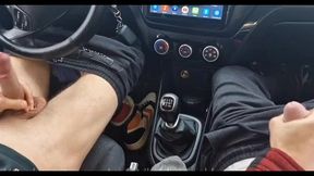 a random passerby got into the car and jerked off the taxi driver to cum!