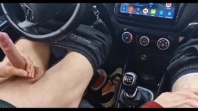 a random passerby got into the car and jerked off the taxi driver to cum!