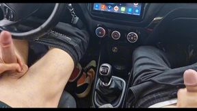 a random passerby got into the car and jerked off the taxi driver to cum!