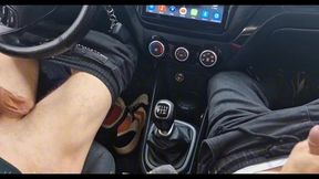 a random passerby got into the car and jerked off the taxi driver to cum!