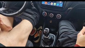 a random passerby got into the car and jerked off the taxi driver to cum!