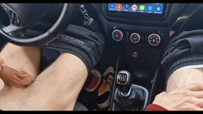 a random passerby got into the car and jerked off the taxi driver to cum!