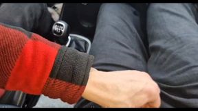 a random passerby got into the car and jerked off the taxi driver to cum!