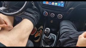 a random passerby got into the car and jerked off the taxi driver to cum!
