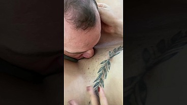 Patroa gostosa bebe leitinho do mini funcionario