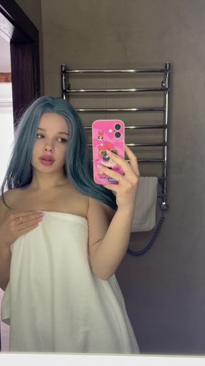 Big-titted babe shows off her tits on OnlyFans