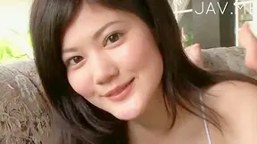 Japanese Babe Looks Stunningly Hot in Tiny Bikini – Sexy Beach Lust!