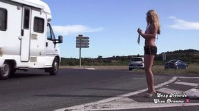 m exhibant nue en faisait de l autostop voici une nouvelle video d exhibition ...