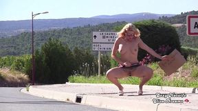 m exhibant nue en faisait de l autostop voici une nouvelle video d exhibition ...